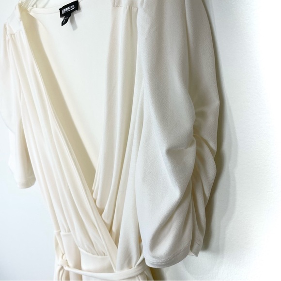 Express Ruffled Sleeve with Front Tie – SZ M - Picture 10 of 14